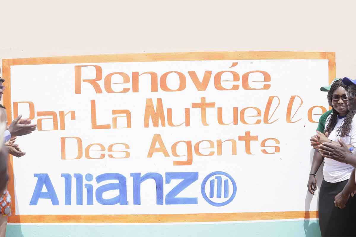 Allianz-renove-une-ecole-a-taabo-mur-de-signature