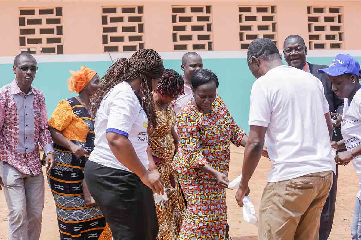 Allianz-renove-une-ecole-a-taabo-enfants-en-joie